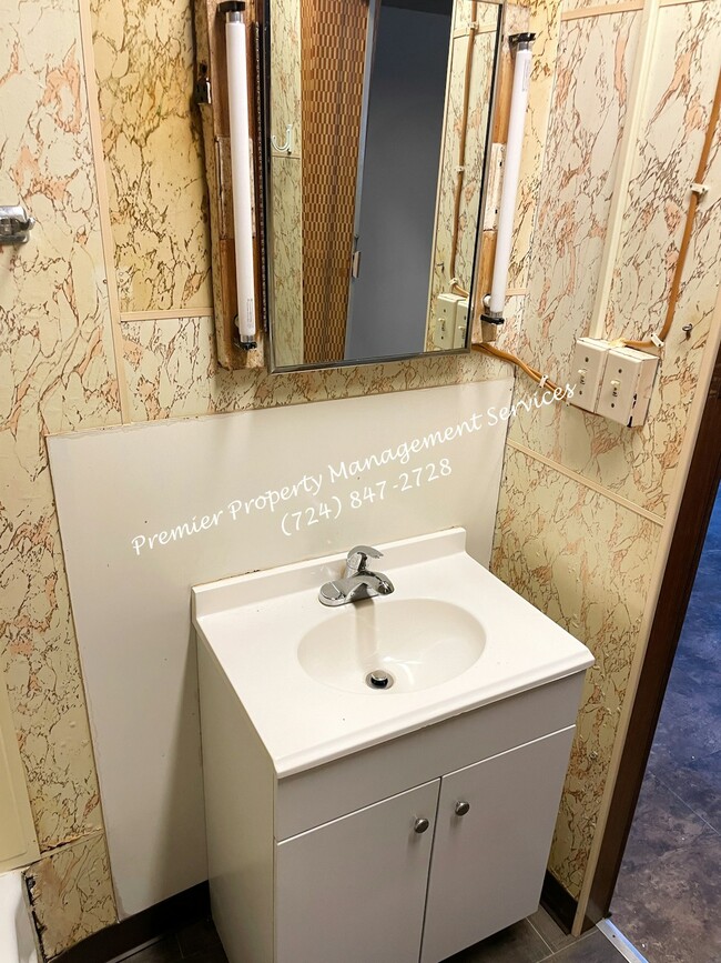 Building Photo - 331 W North St