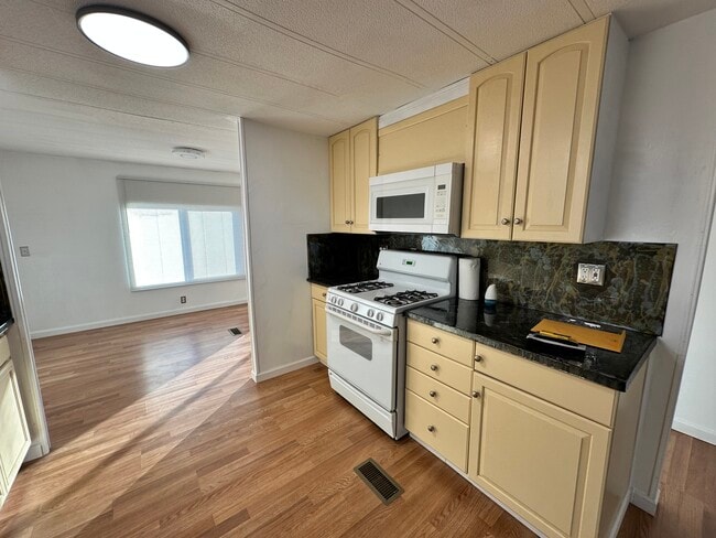 Building Photo - 44826 Orpington Ave