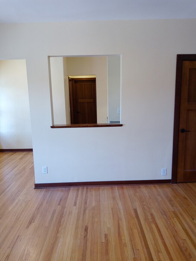 Building Photo - 2733 Girard Ave S
