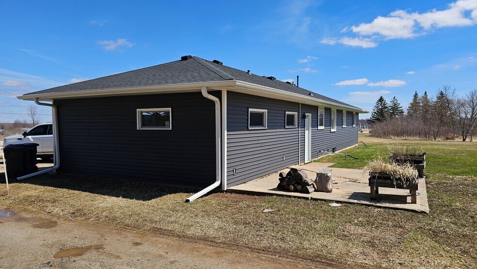 Building Photo - N1817 Greenville Dr
