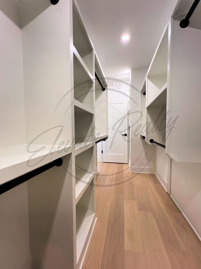 Building Photo - Modern Elegance in the Heart of Nashville ...