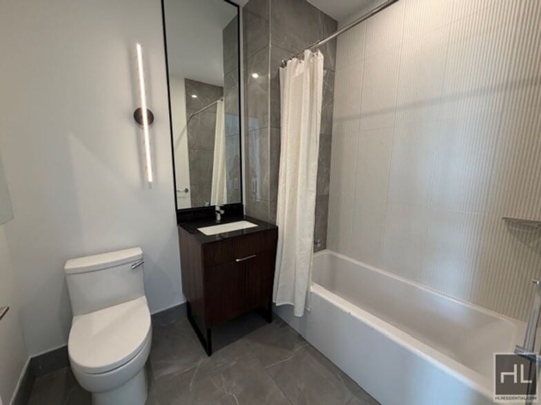 Building Photo - Luxurious Woodside 1 Bedroom with Views!