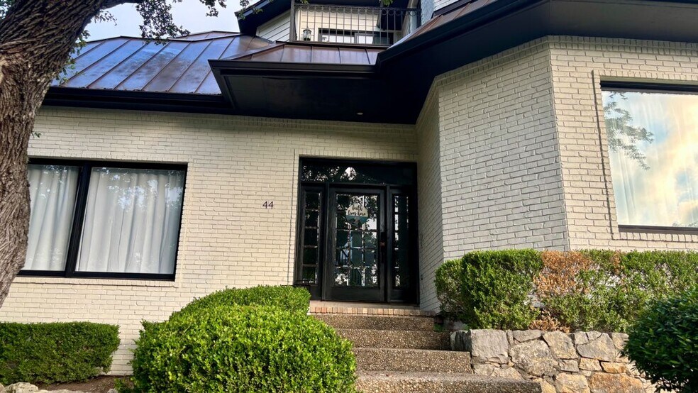 Building Photo - 44 Stratton Ln