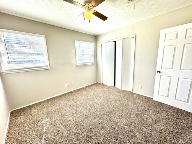 Building Photo - Beautiful Home right next to Hobby Lobby and Remington Park! Self Showing
