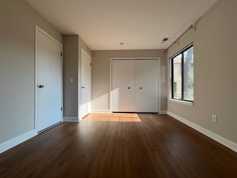 Building Photo - 225 Briarcrest