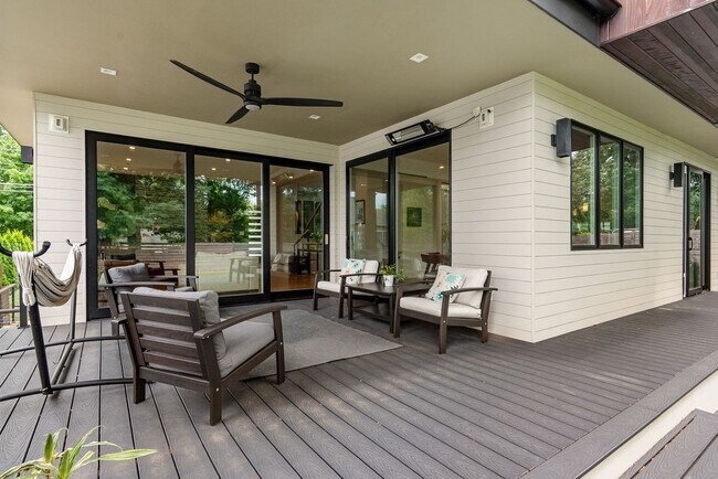 Building Photo - 5 Bed 4.5 Bath - Bethesda Contemporary Home