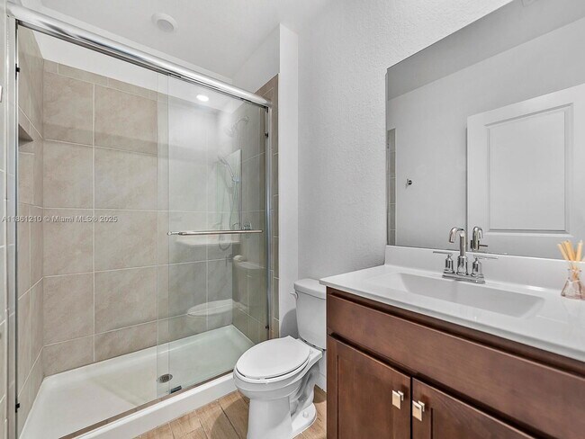 Building Photo - 501 NE 6th Ct