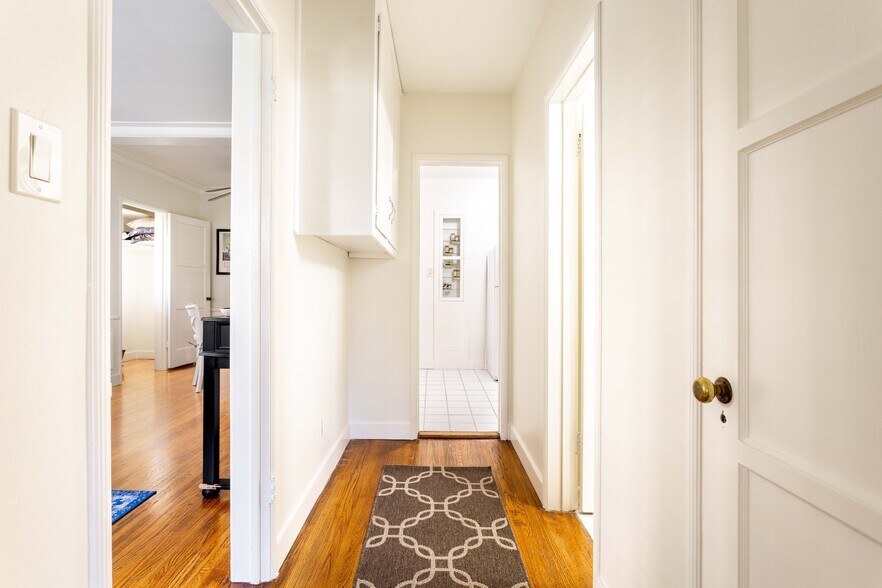 Hallway - 1290 Devon Ave