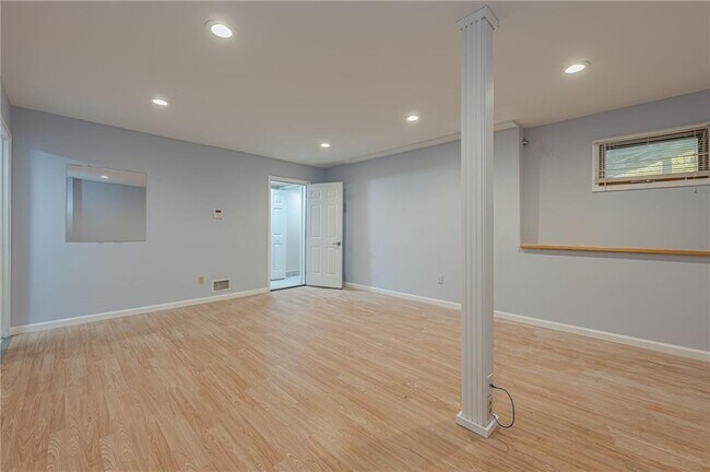 Building Photo - 435 Little Pines Ct