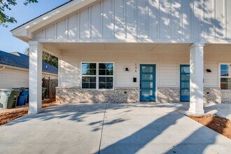 Building Photo - 133-135 W Thatcher St