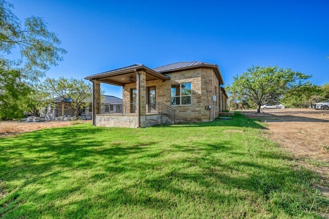 Building Photo - 302 Parallel Cir