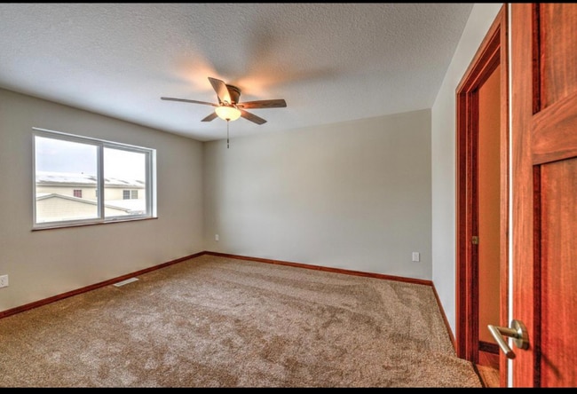 Building Photo - 419 Sierra Pl