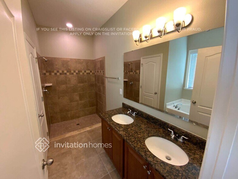 Building Photo - 7526 39th Ave E