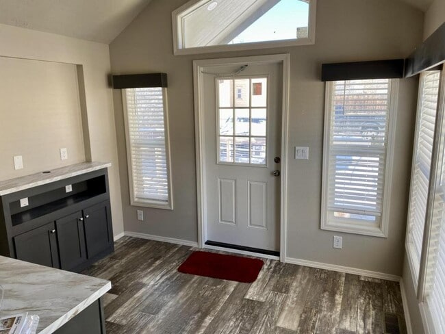 Building Photo - 401 S 1st St