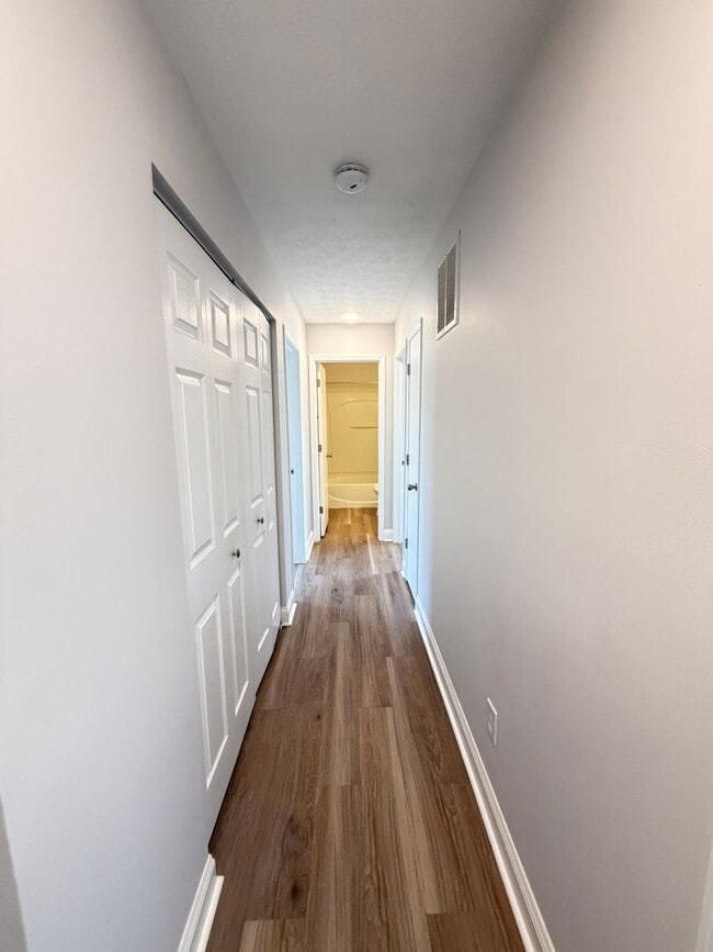 Building Photo - 6611 Hunters Creek Blvd