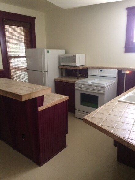 Kitchen - 120 Claremont Ave