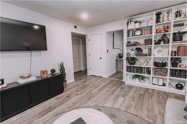 Building Photo - 1930 Independence Rd