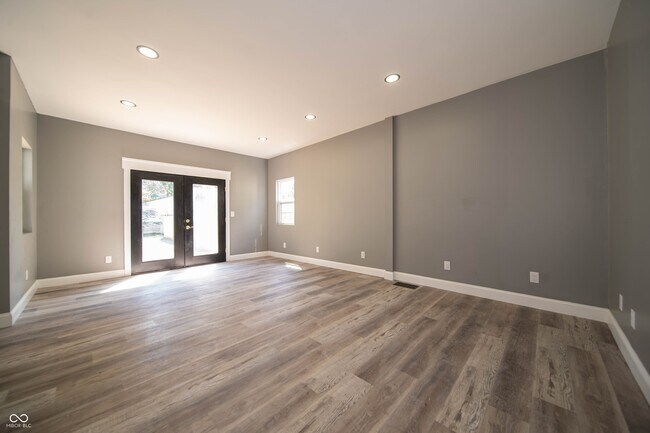 Building Photo - 817 W 5th St