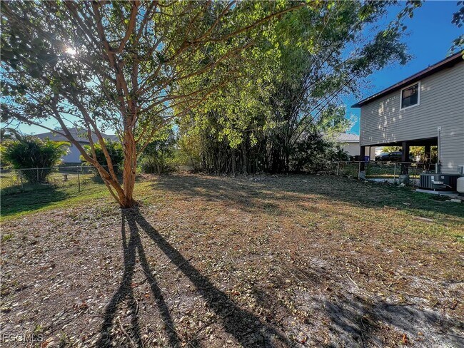 Building Photo - 8350 Wren Rd