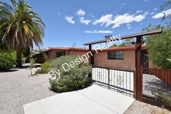 Building Photo - 3 Bed 2 Bath Midtown Duplex with Covered Parking & Storage