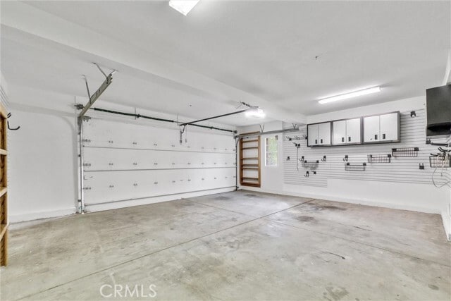 Building Photo - 31 Cezanne