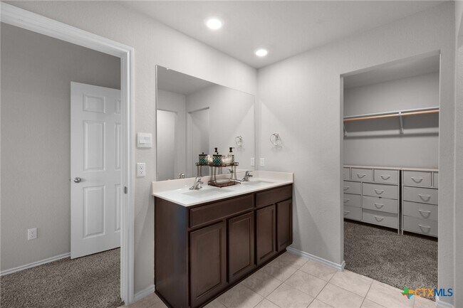 Building Photo - 1321 Lindsey Dr