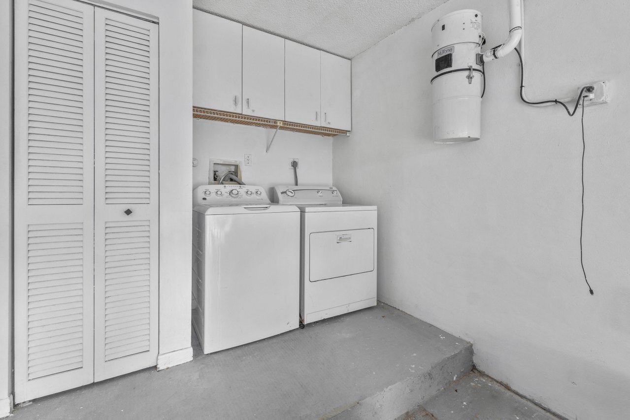 Building Photo - 1620 Granfern Ave