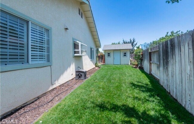 Building Photo - 3 bedroom 2 Bath home with garage, yard and shed
