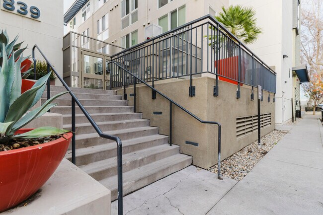 Building Photo - 899 Morrison Park Dr
