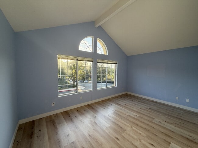 Building Photo - 2 Chickadee Ln
