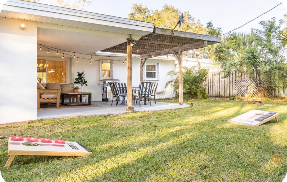 Building Photo - 1447 Caribbean Dr