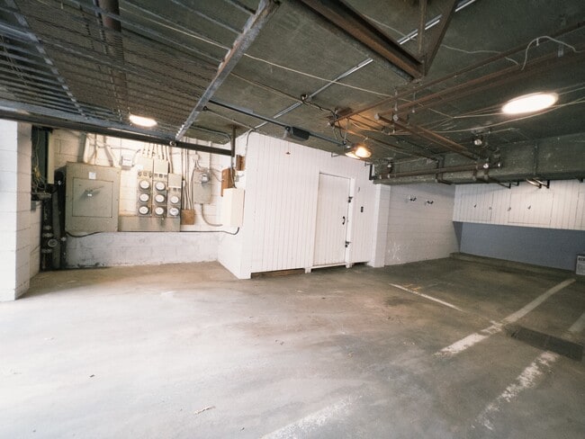 Building Photo - 1236 Wellesley Ave