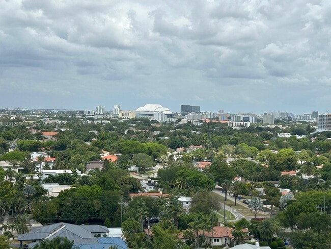 Building Photo - 2525 SW 3rd Ave