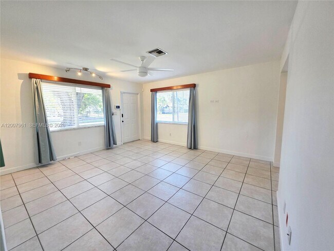 Building Photo - 2111 N 26th Ave