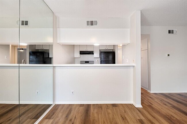 Building Photo - 7801 Shoal Creek Blvd