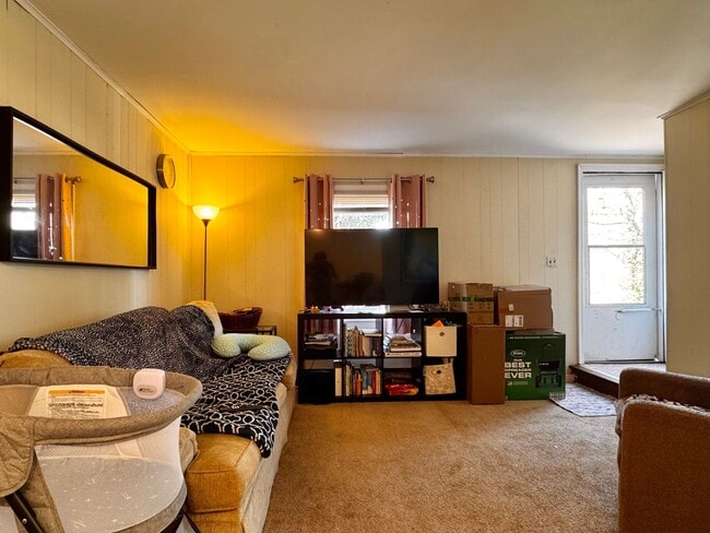 Building Photo - 800 Castalia St