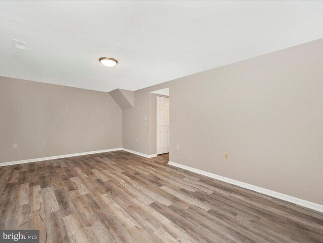 Building Photo - 112 Bracken Ct