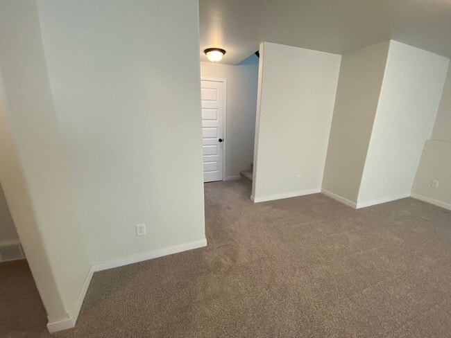 Building Photo - 3 bed, 2.5 bath South Fargo Home For Rent!