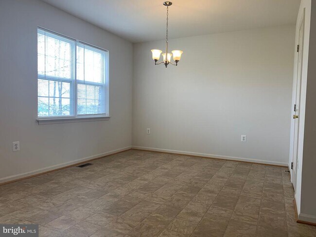 Building Photo - 215 Merrill Ct