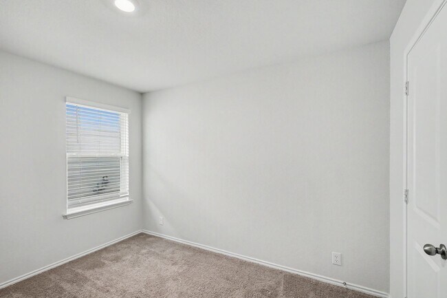 Building Photo - Beautiful Home in The Links at River Bend | Golf Course Community Living