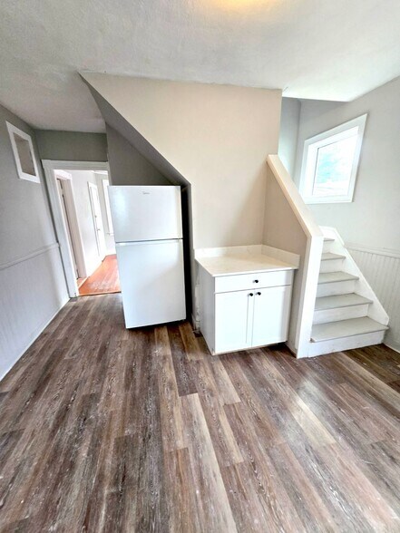 Building Photo - 457 Admiral St