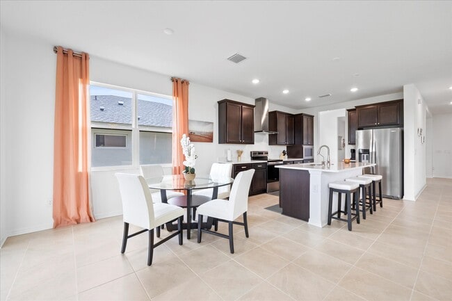 Building Photo - 12195 Stirrup Dr