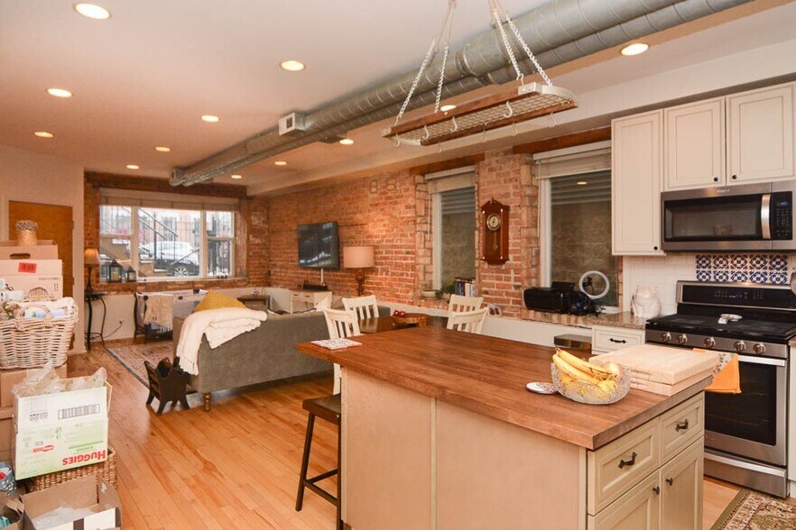 Building Photo - 1723 W Erie St