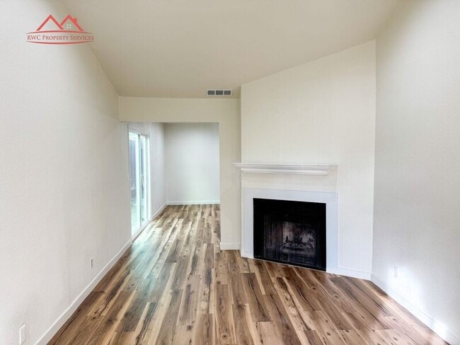 Building Photo - 5457 E Knoll Dr