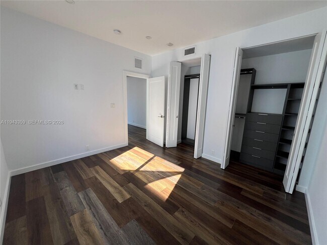 Building Photo - 1814 SW 22nd Ave