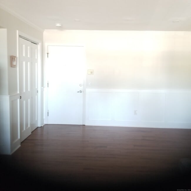 Building Photo - 185 Melba St