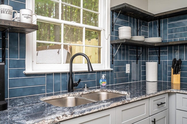 Building Photo - 1283 Sweet Pine Dr