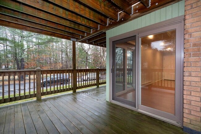 Building Photo - 980 Plain St