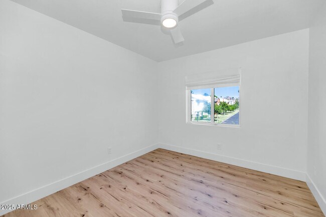 Building Photo - 4027 E Campbell Ave