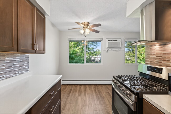 Building Photo - Rosco Apts- 2710